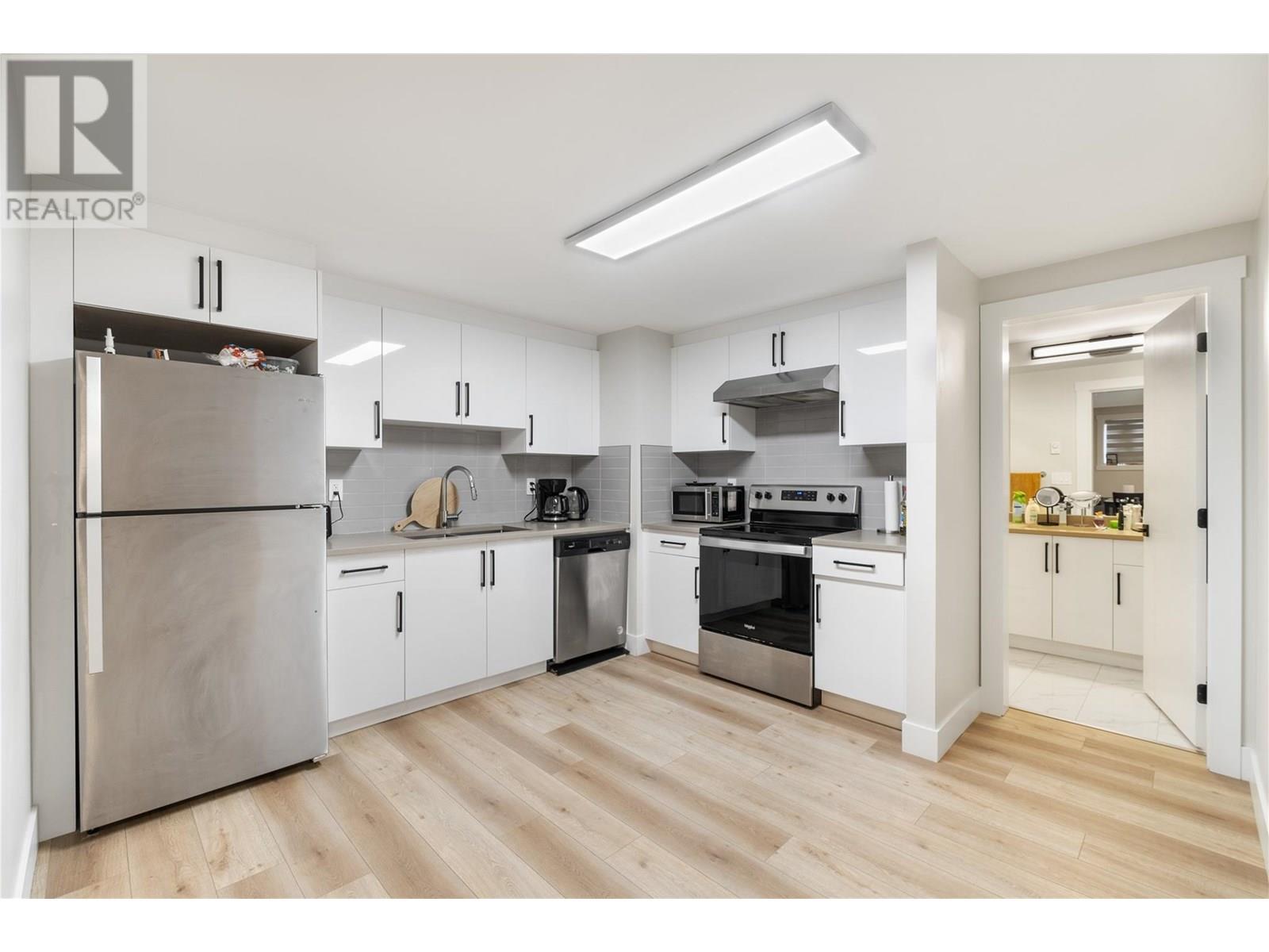 869 Carnoustie Drive, Kelowna