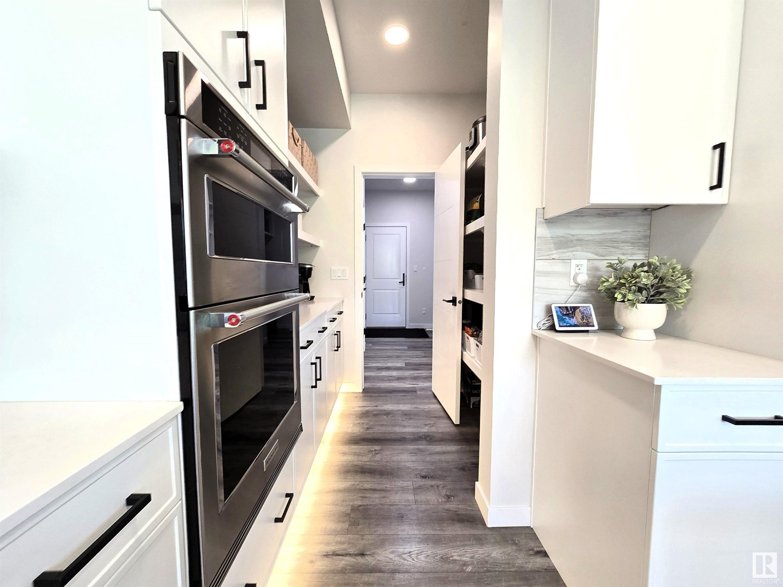 Photo 1 of 1663 Enright Wy Nw, Edmonton AB