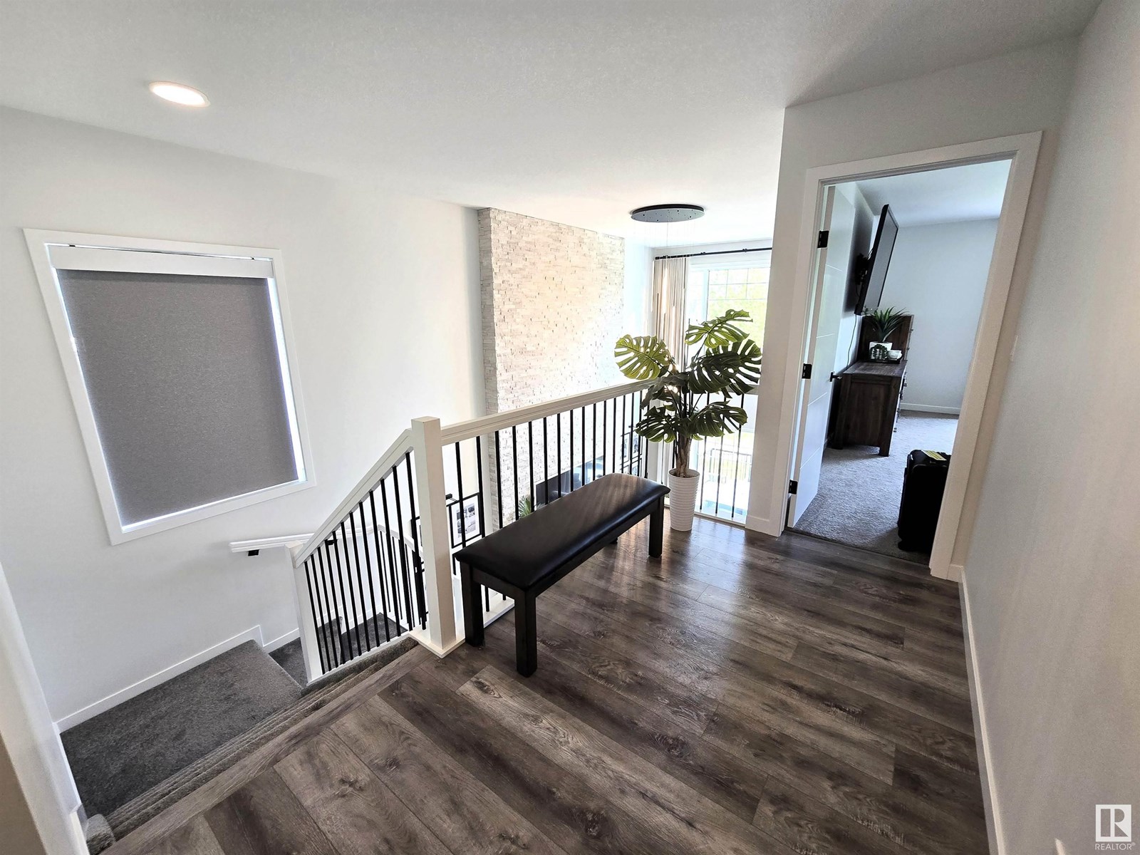 Photo 2 of 1663 Enright Wy Nw, Edmonton AB