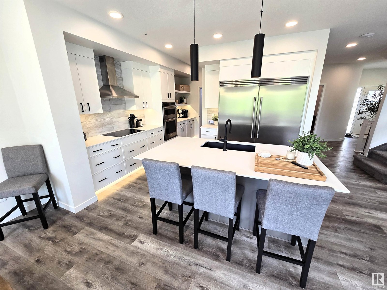 Photo 5 of 1663 Enright Wy Nw, Edmonton AB