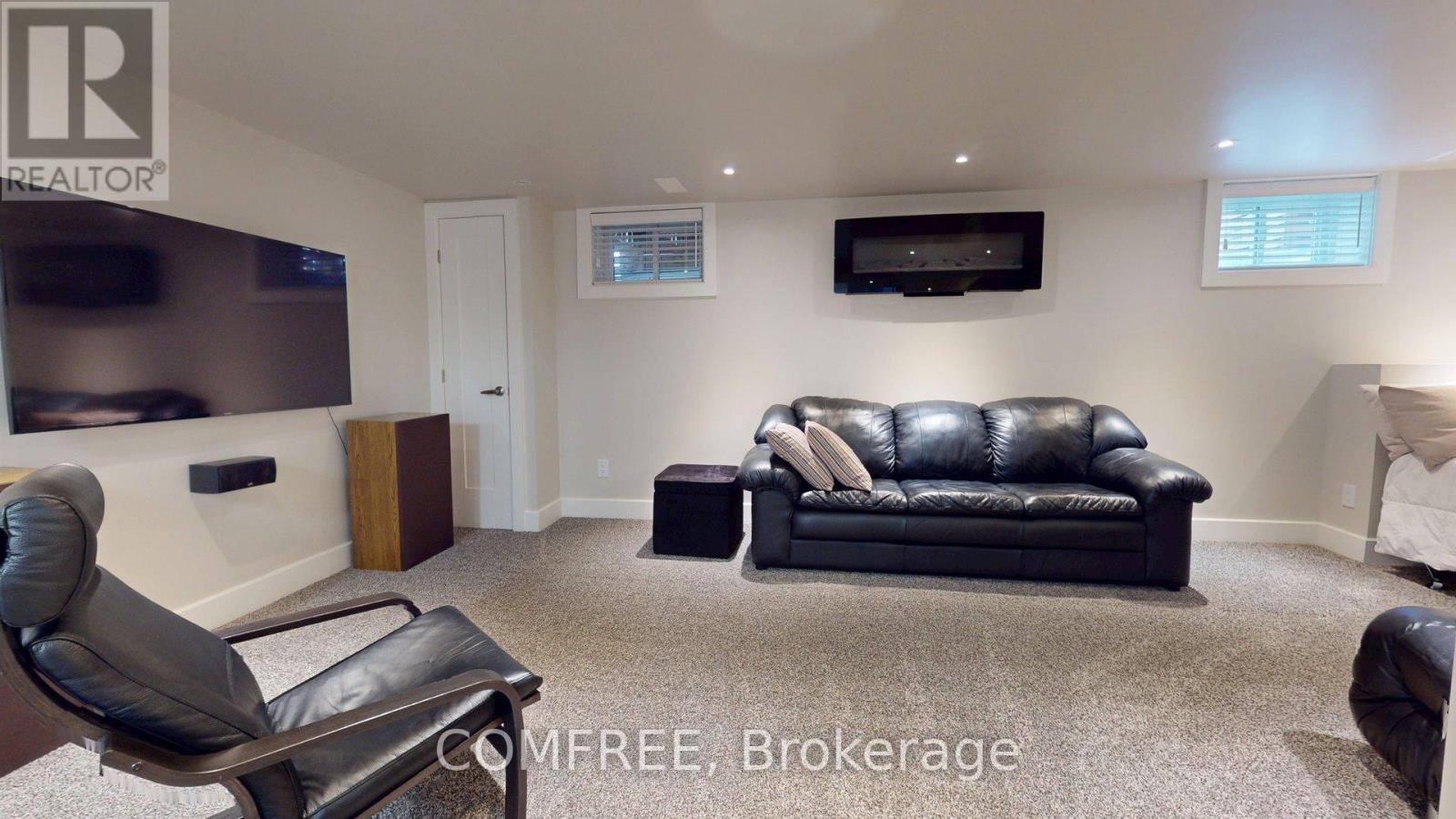 Photo 22 of 55 Binscarth Crescent, Ottawa ON