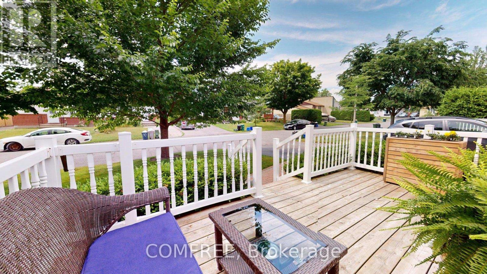 Photo 11 of 55 Binscarth Crescent, Ottawa ON