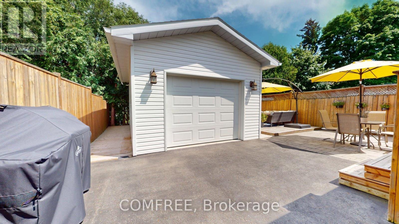 Photo 33 of 55 Binscarth Crescent, Ottawa ON