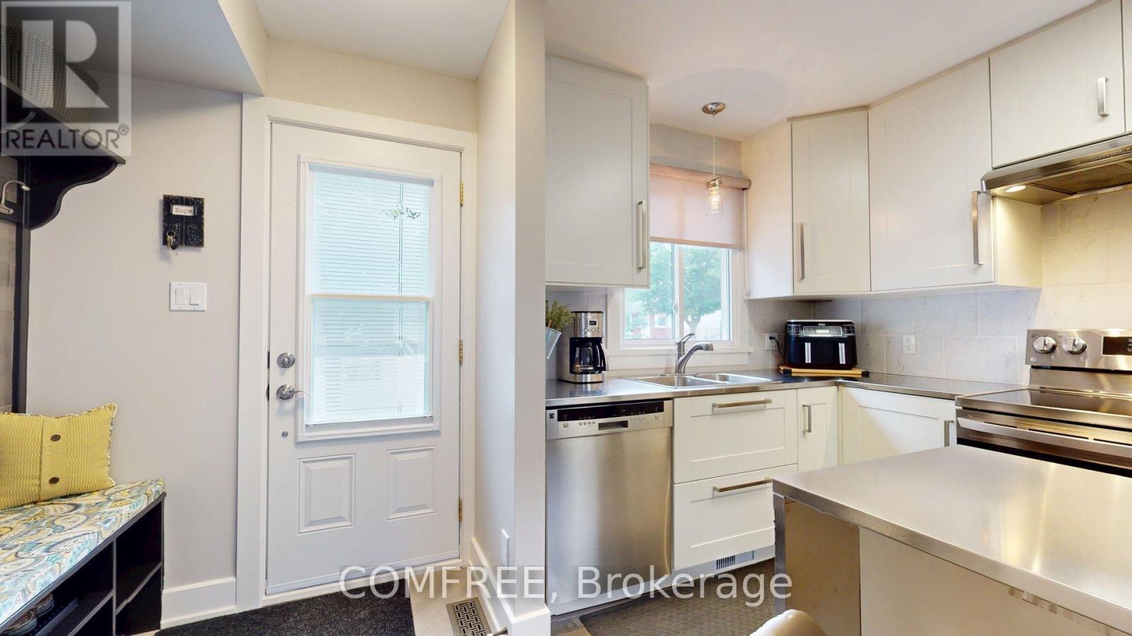 Photo 2 of 55 Binscarth Crescent, Ottawa ON