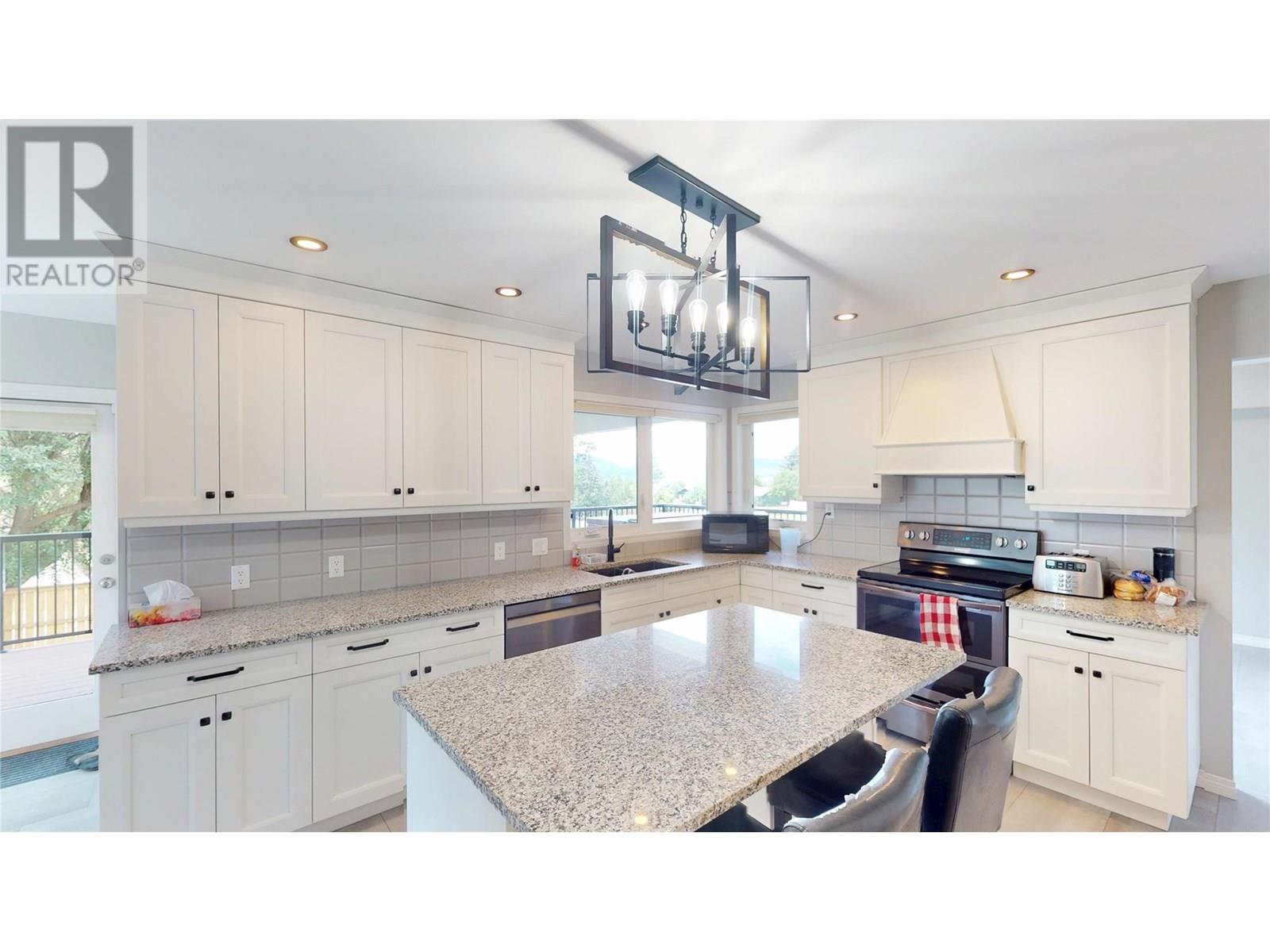 717 27th Avenue S, Cranbrook