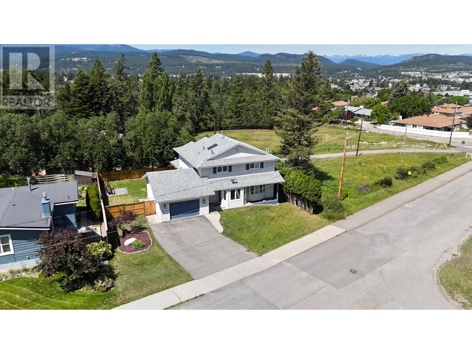 717 27th Avenue S, Cranbrook