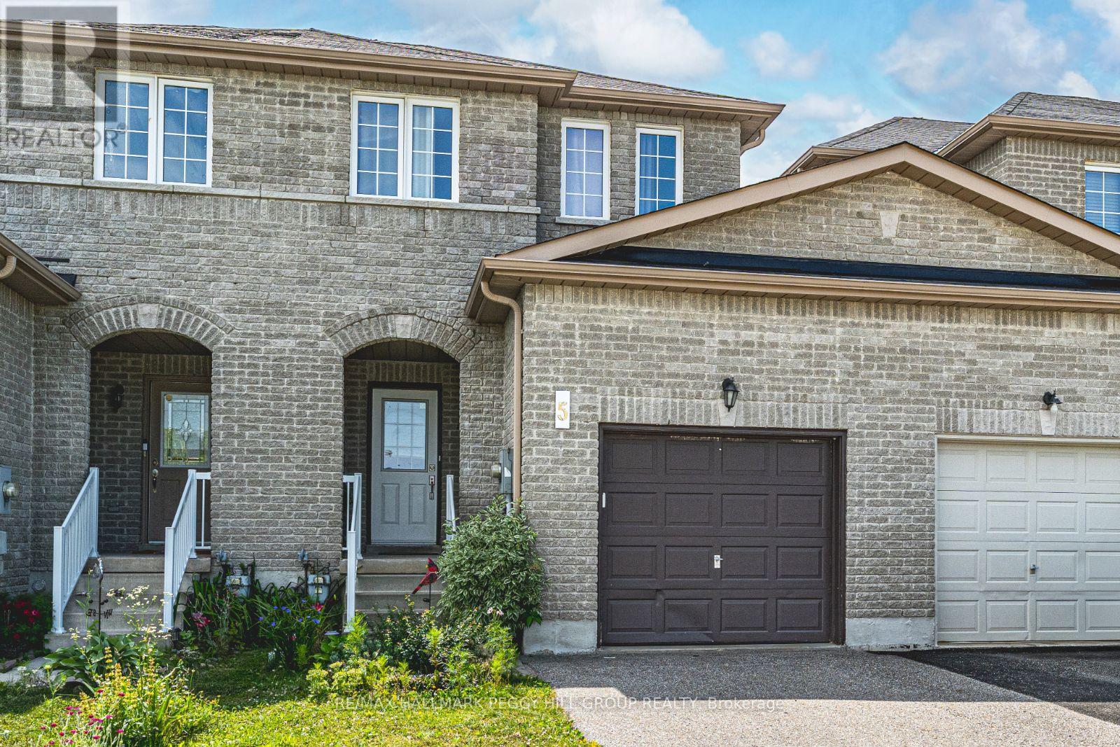 Photo 1 of 5 Arch Brown Court, Barrie ON