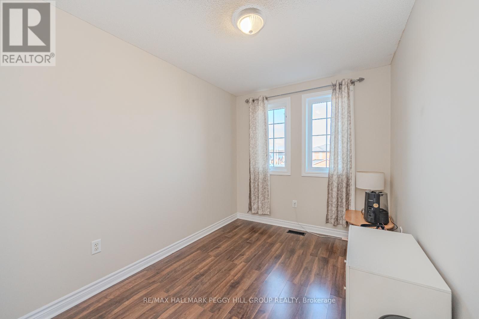 Photo 16 of 5 Arch Brown Court, Barrie ON