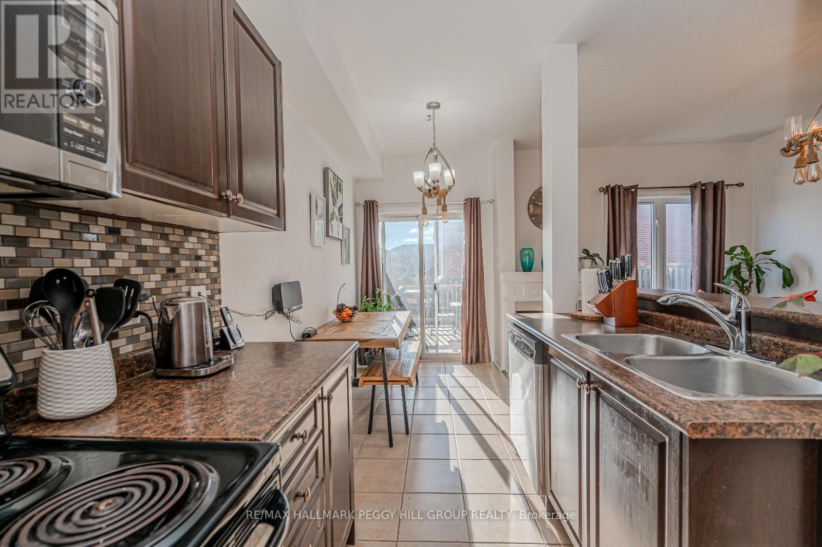 Photo 5 of 5 Arch Brown Court, Barrie ON