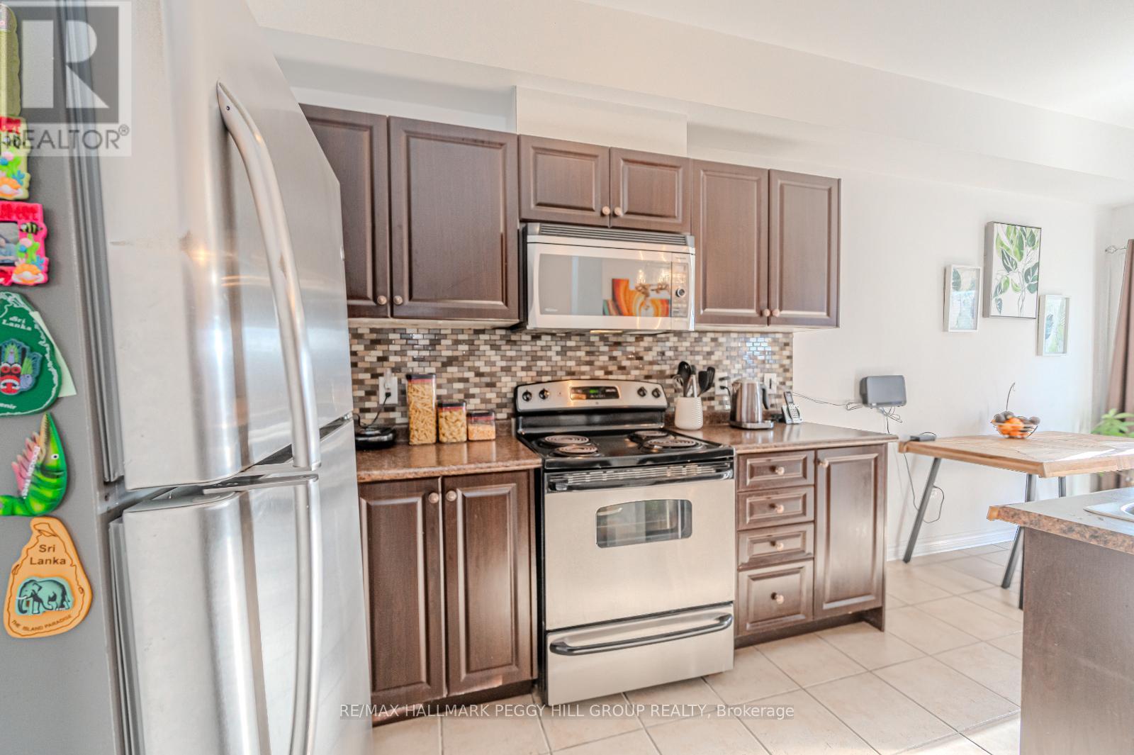 Photo 6 of 5 Arch Brown Court, Barrie ON