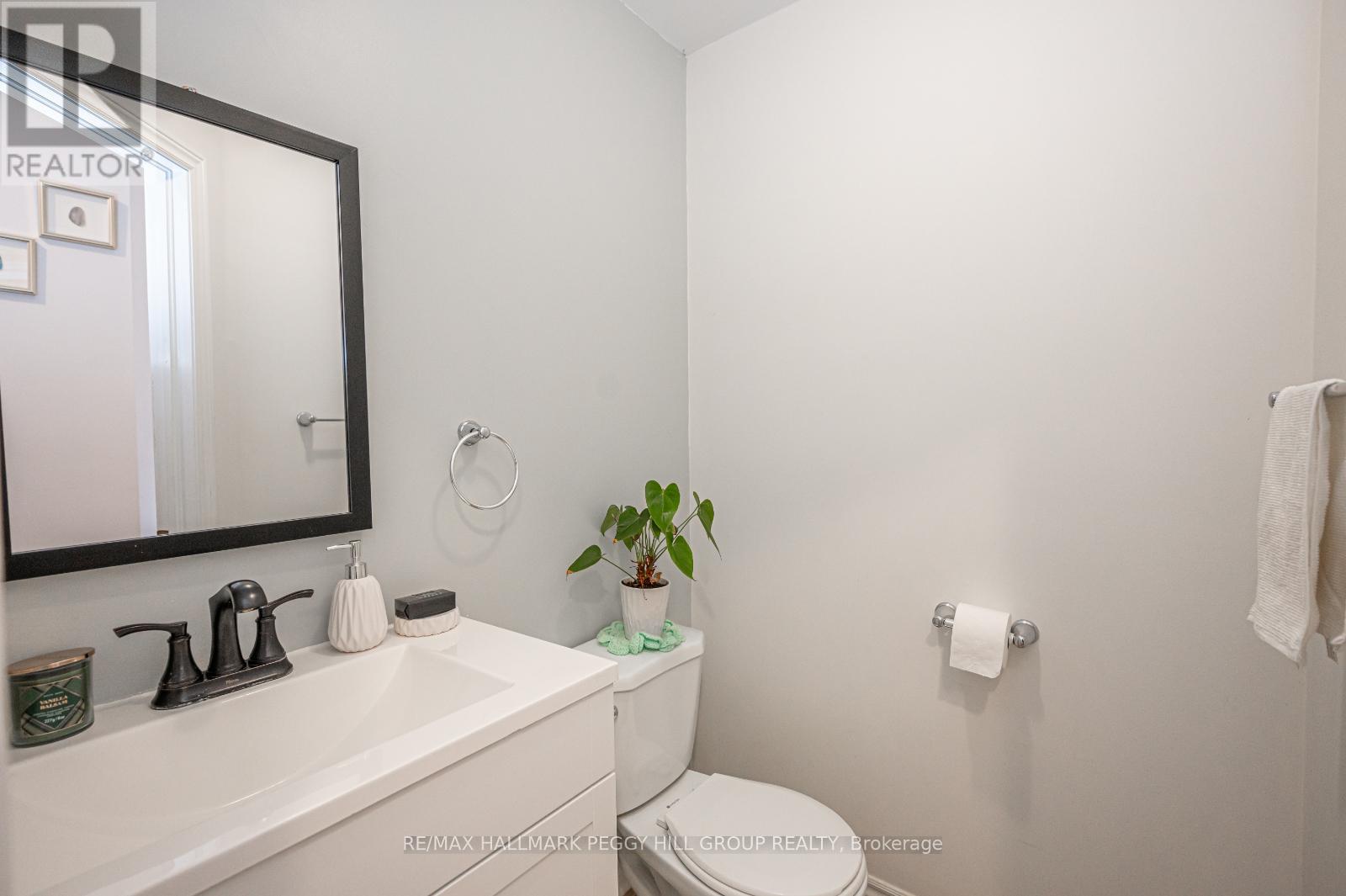Photo 9 of 5 Arch Brown Court, Barrie ON