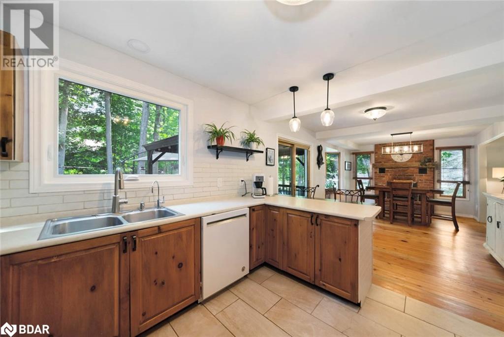 Photo 9 of 361 Glenbrook Drive, Midland ON