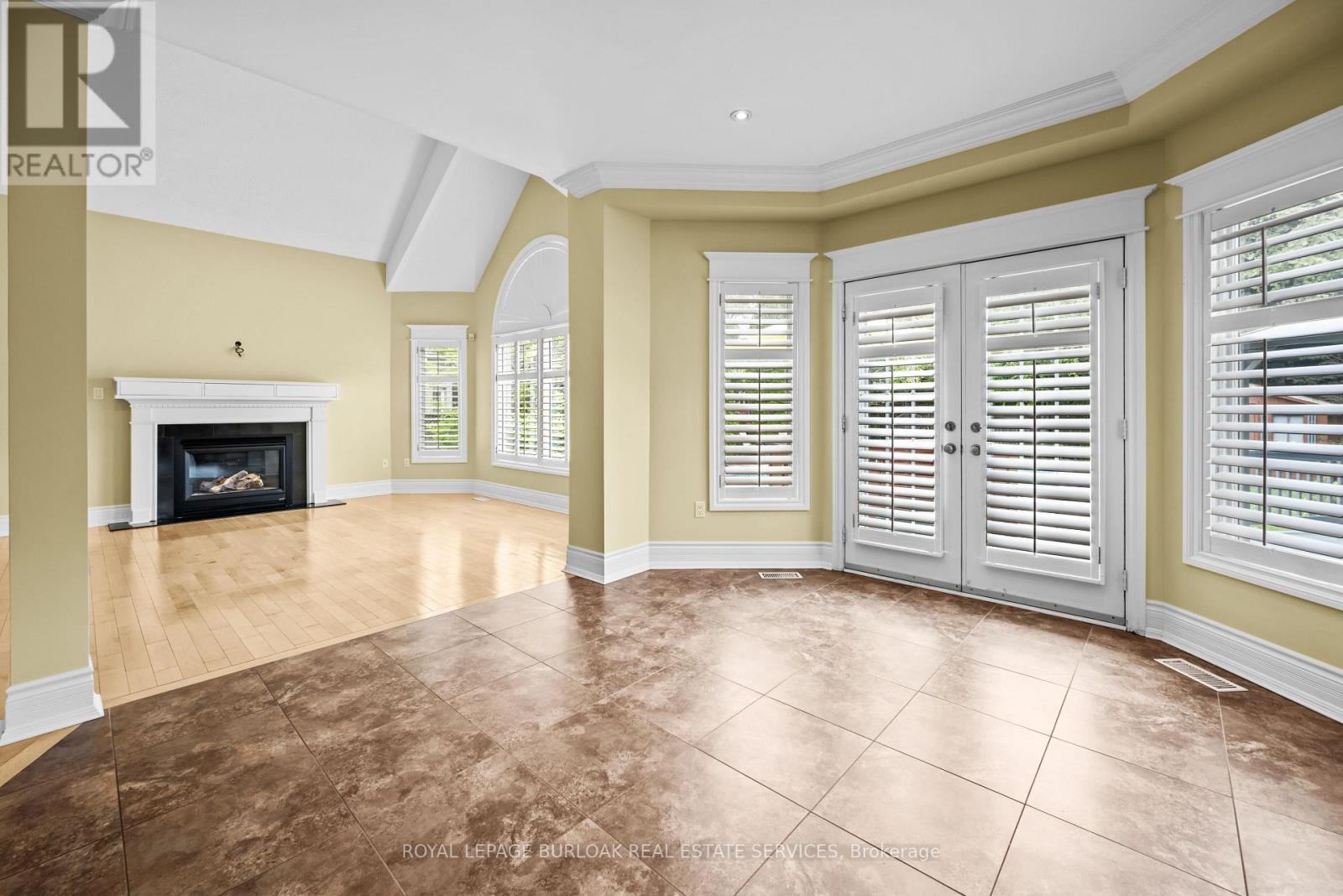 Photo 13 of 2531 Hogan Court, Burlington ON