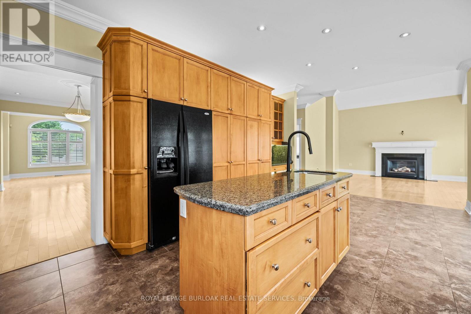 Photo 15 of 2531 Hogan Court, Burlington ON