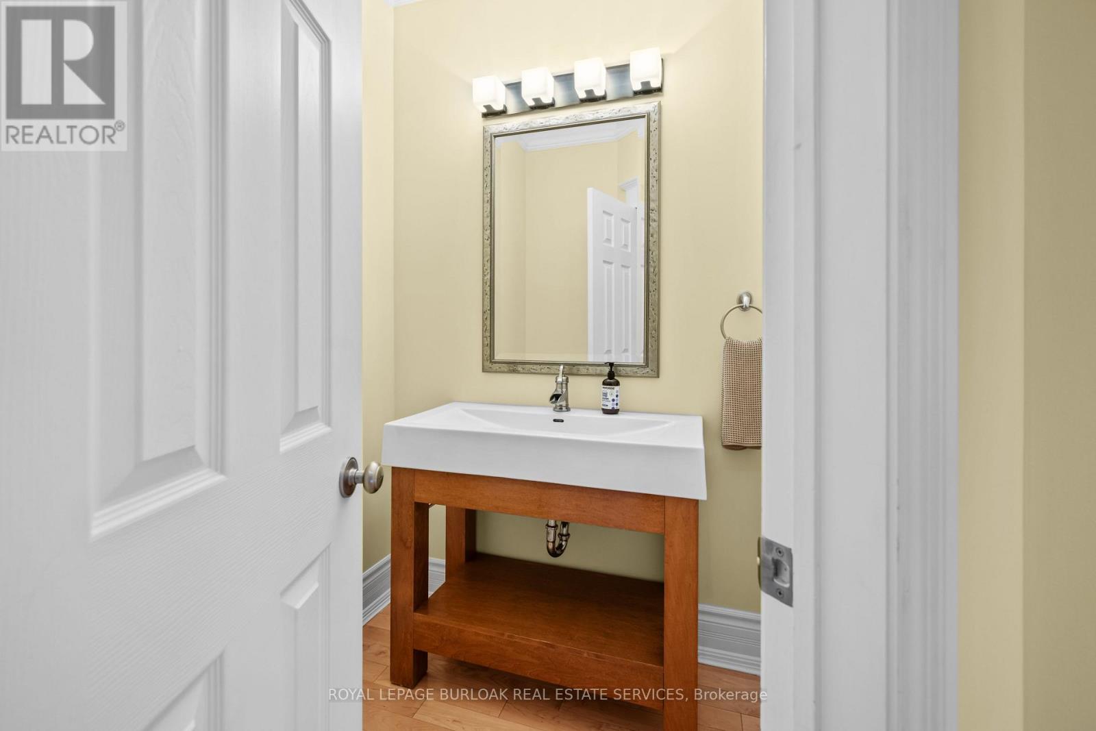 Photo 17 of 2531 Hogan Court, Burlington ON