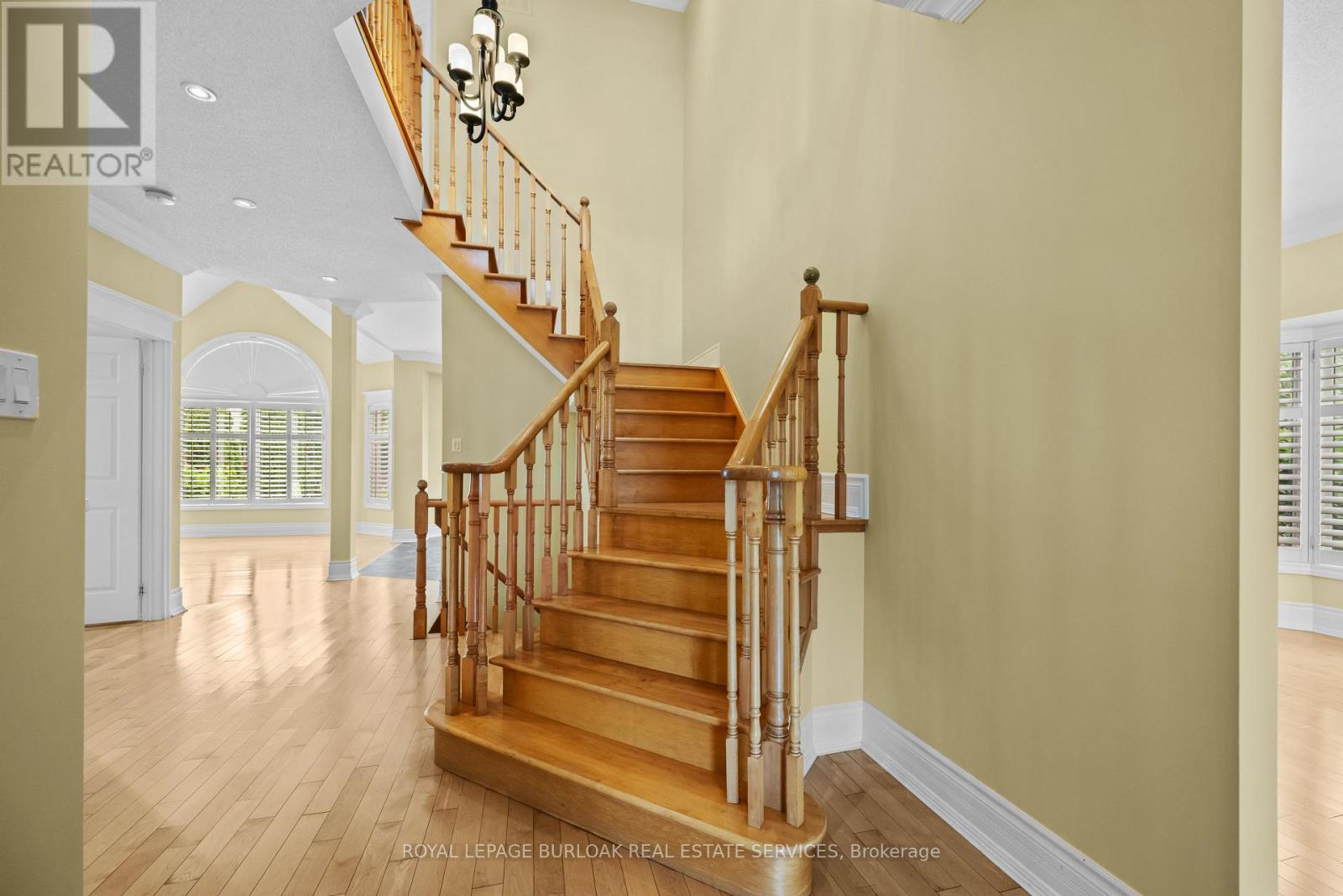 Photo 20 of 2531 Hogan Court, Burlington ON