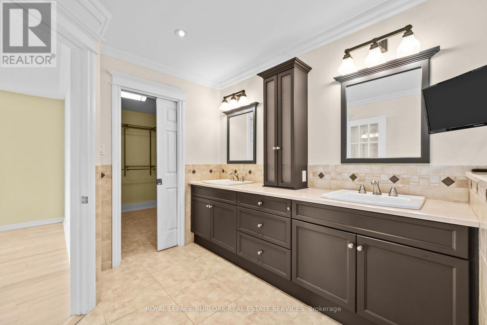 Photo 23 of 2531 Hogan Court, Burlington ON