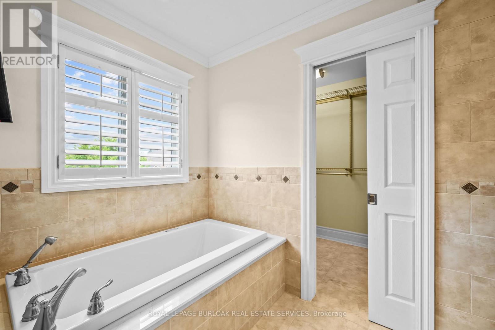 Photo 25 of 2531 Hogan Court, Burlington ON