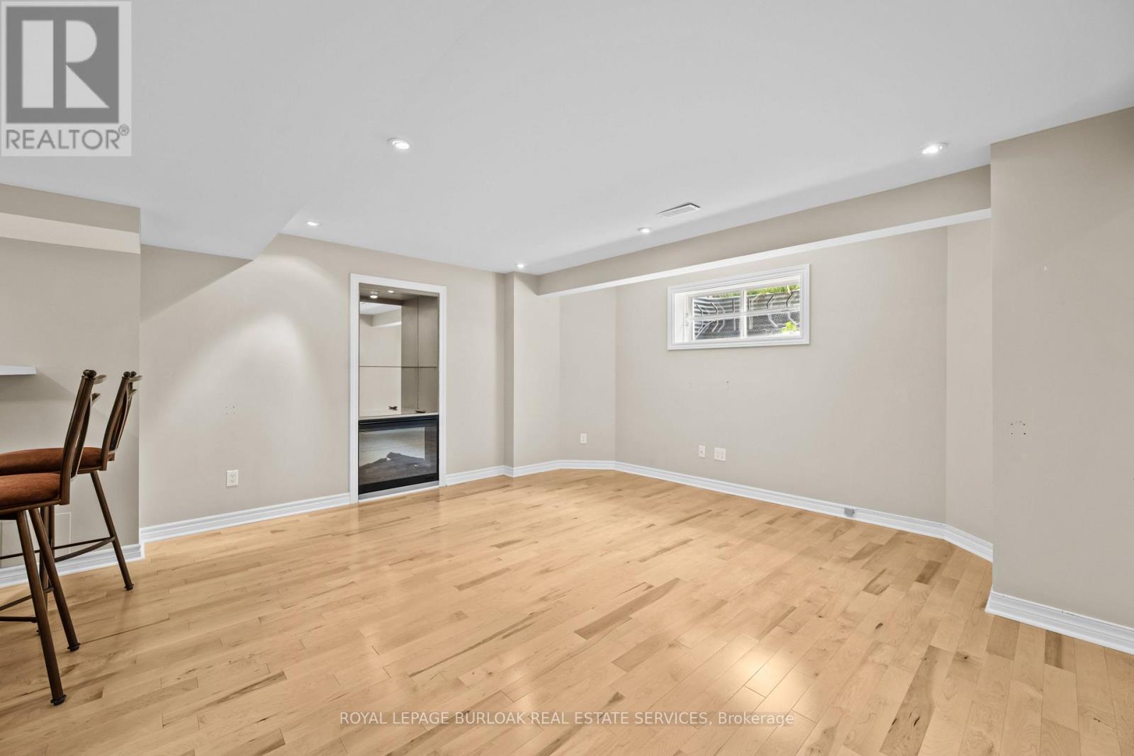 Photo 33 of 2531 Hogan Court, Burlington ON