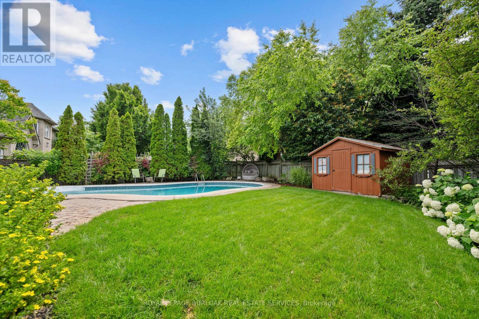 Photo 40 of 2531 Hogan Court, Burlington ON