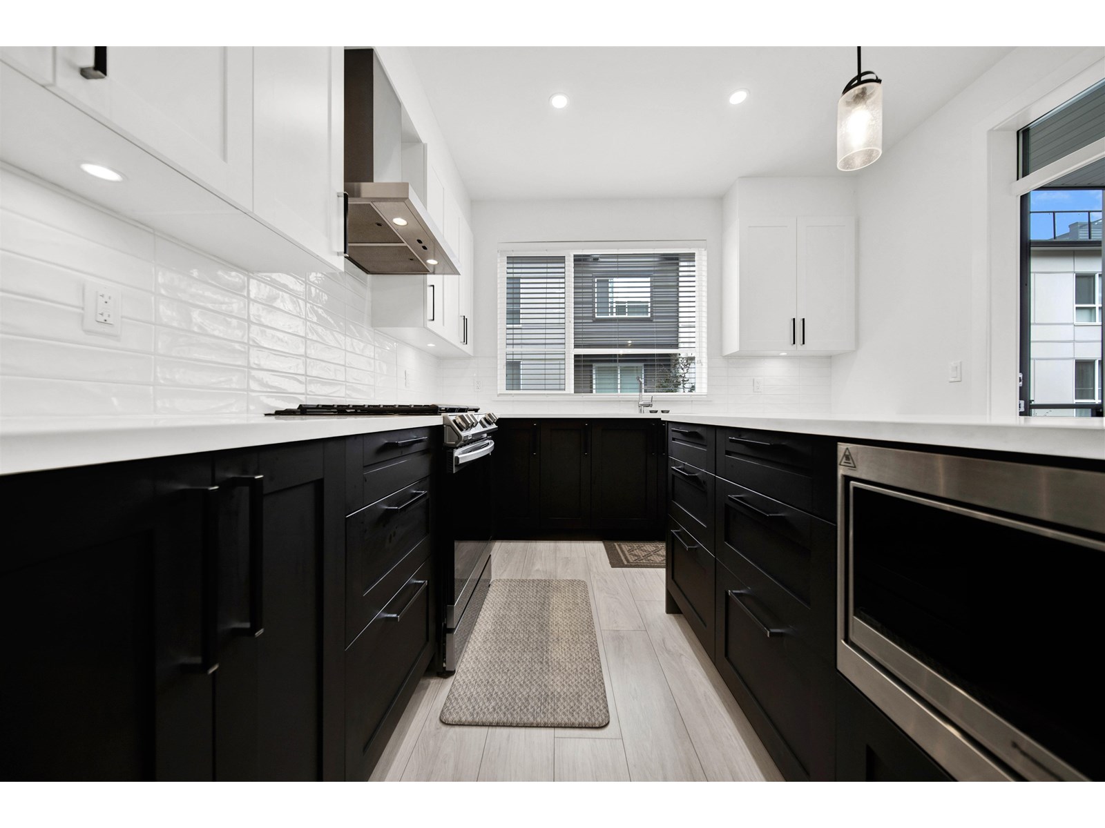 Photo 10 of 2 7288 188 Street, Surrey BC