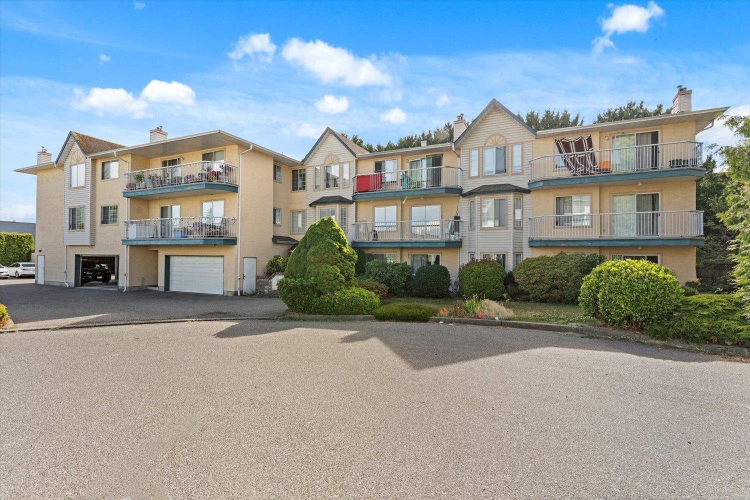 Photo 1 of 103 2567 Victoria Street, Abbotsford BC