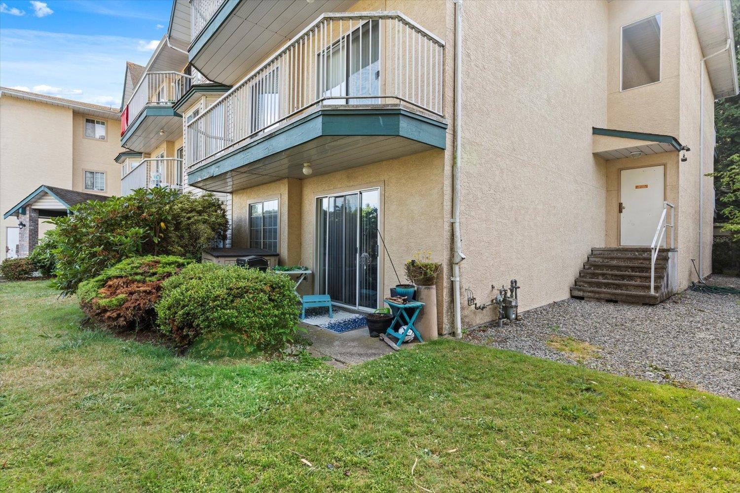 Photo 2 of 103 2567 Victoria Street, Abbotsford BC