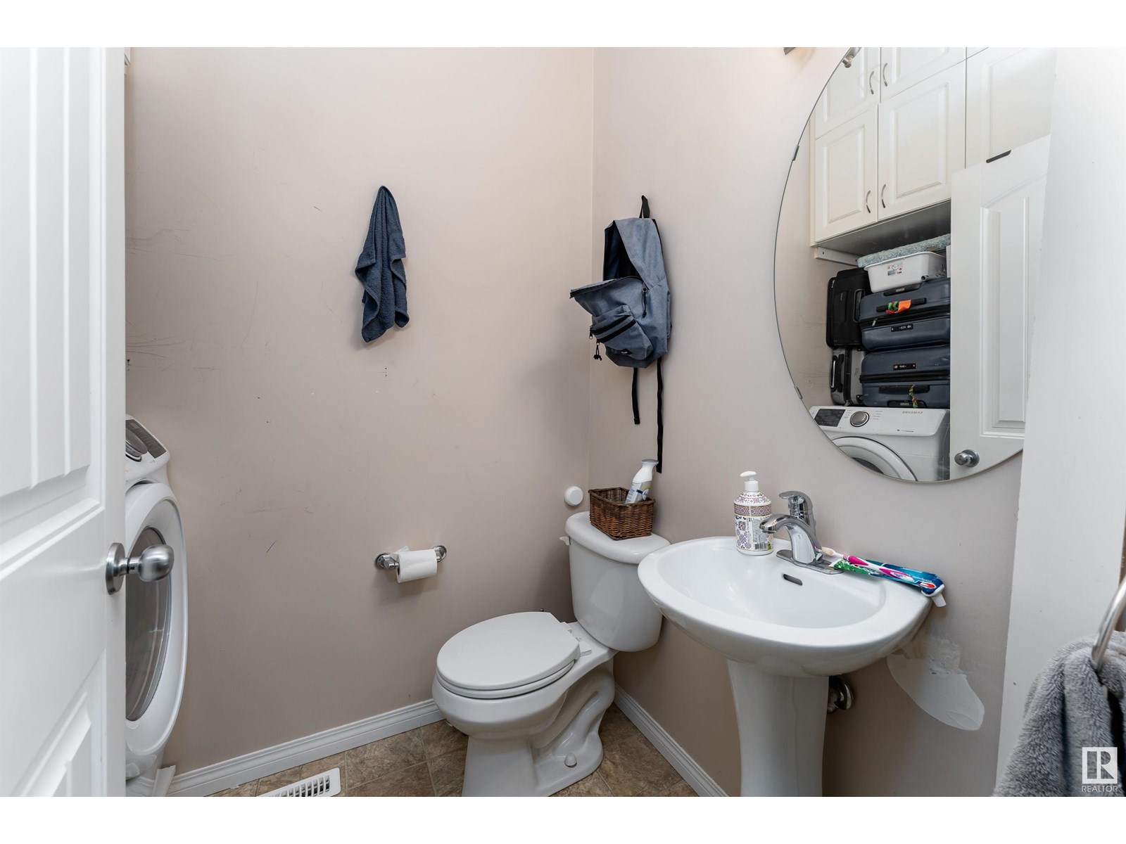 Photo 10 of 2 11813 43 St Nw, Edmonton AB