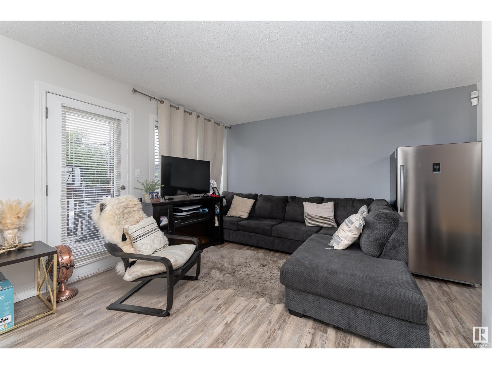 Photo 3 of 2 11813 43 St Nw, Edmonton AB