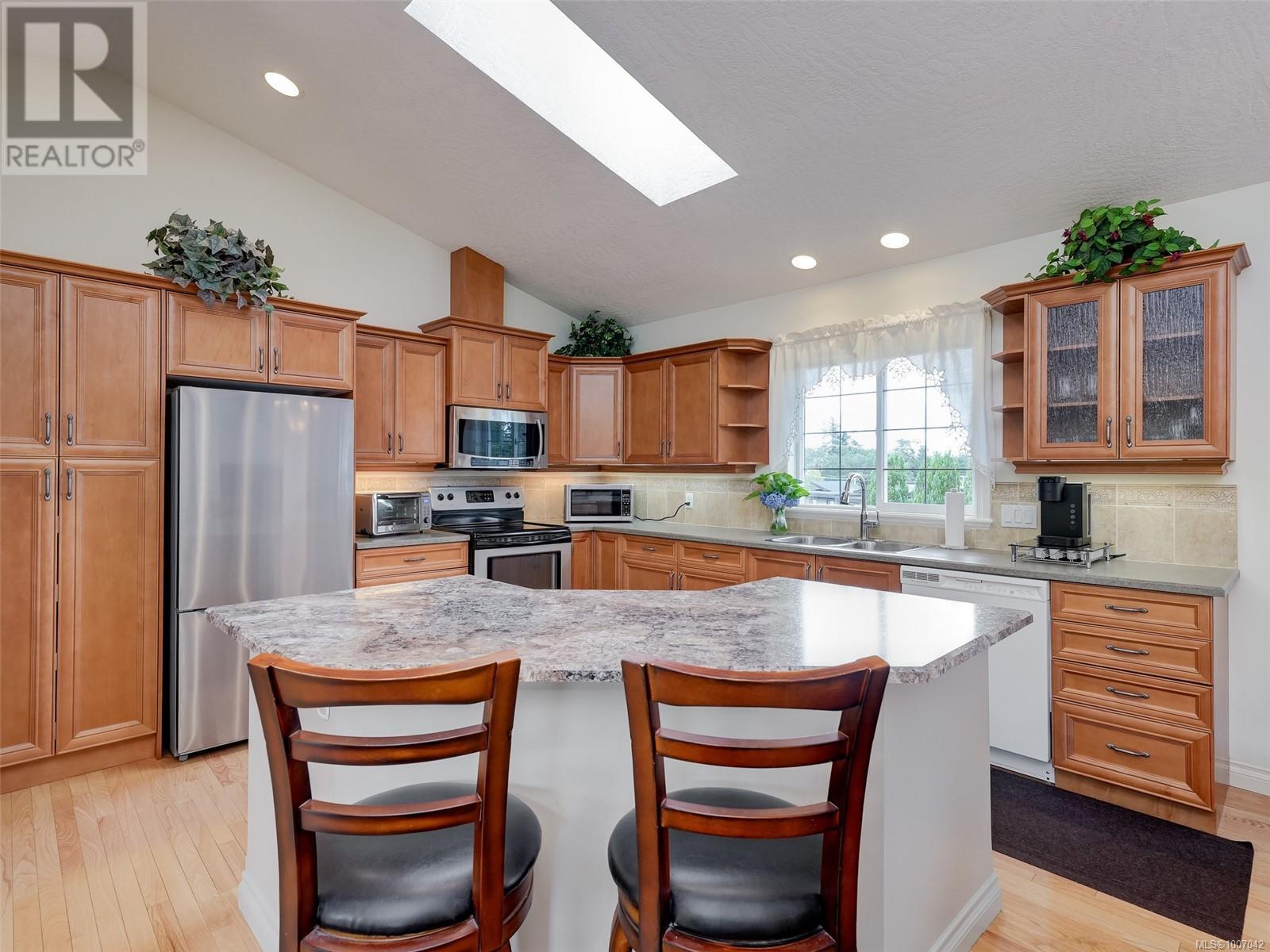 Photo 3 of 2340 Watkiss Way, View Royal BC