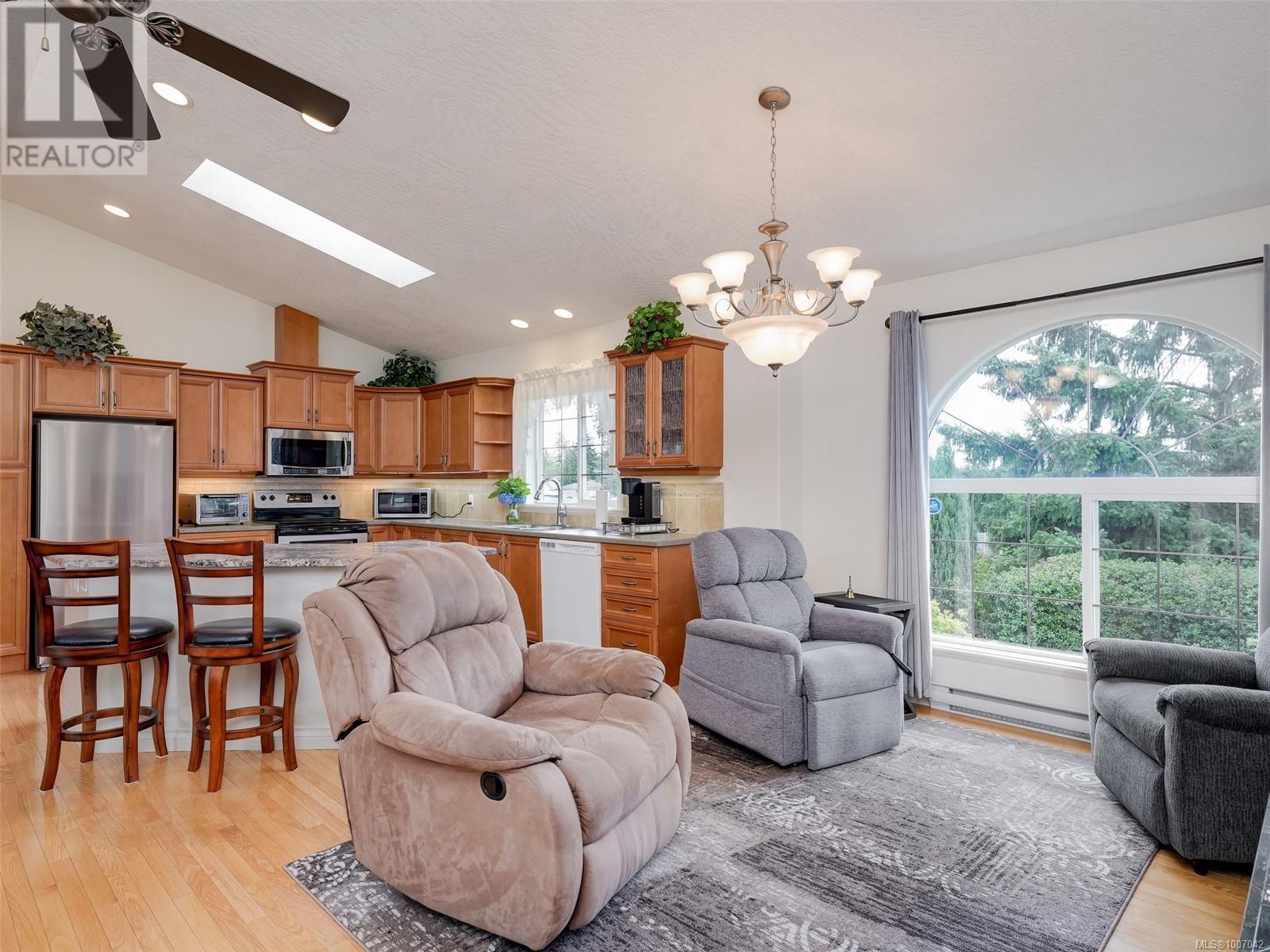 Photo 16 of 2340 Watkiss Way, View Royal BC