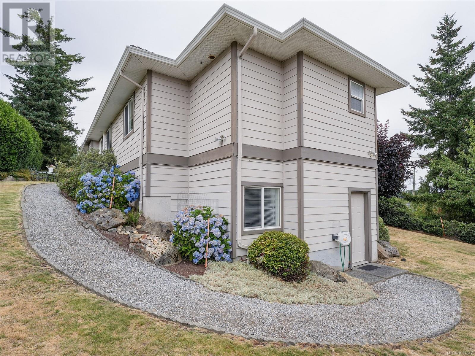 Photo 13 of 2340 Watkiss Way, View Royal BC