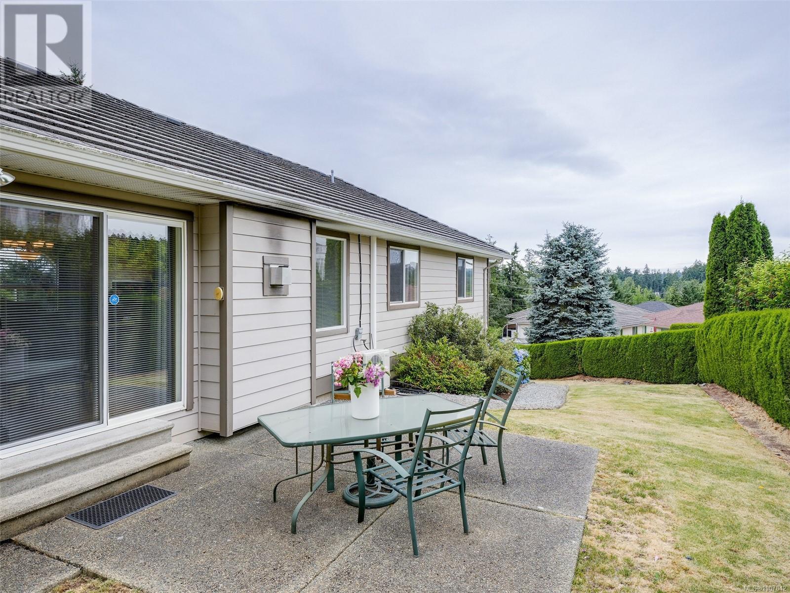 Photo 6 of 2340 Watkiss Way, View Royal BC