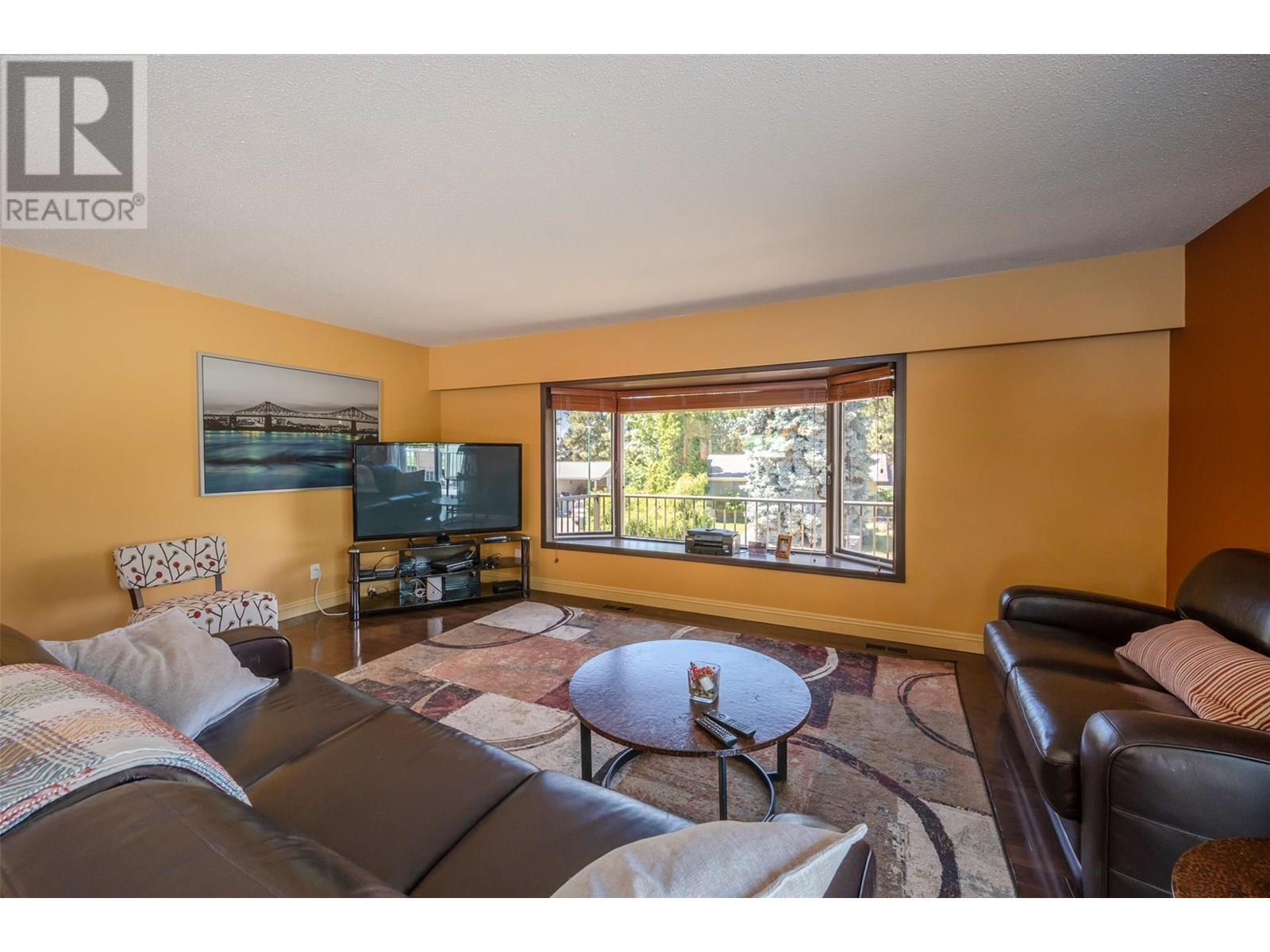 186 DUNANT CRESCENT - Image 8
