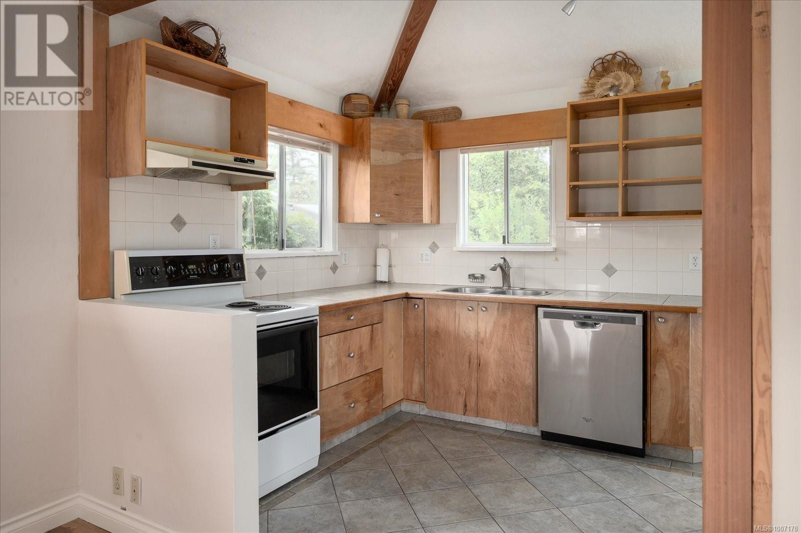 Photo 14 of 880 Hunter St, Nanaimo BC