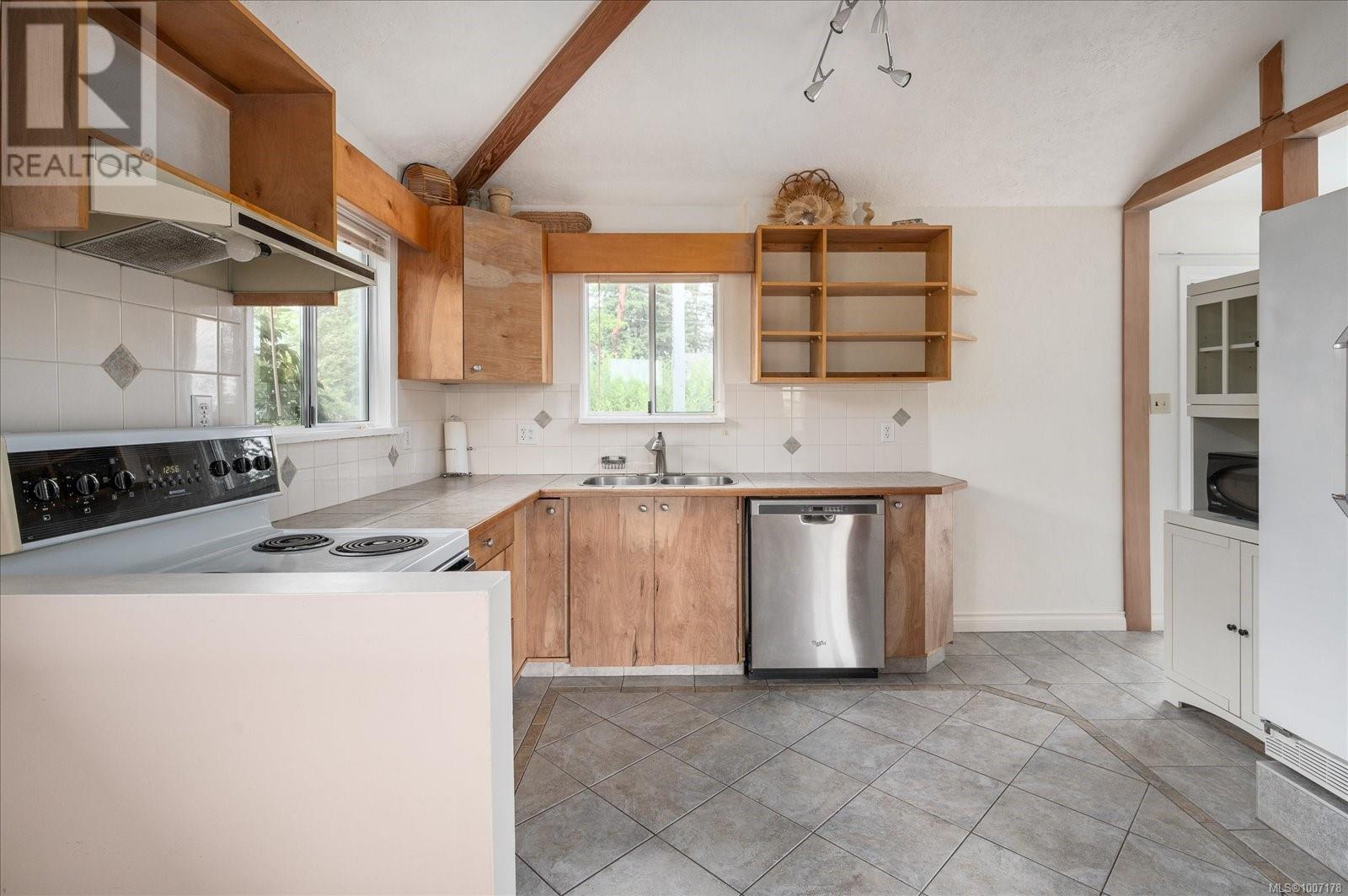 Photo 15 of 880 Hunter St, Nanaimo BC