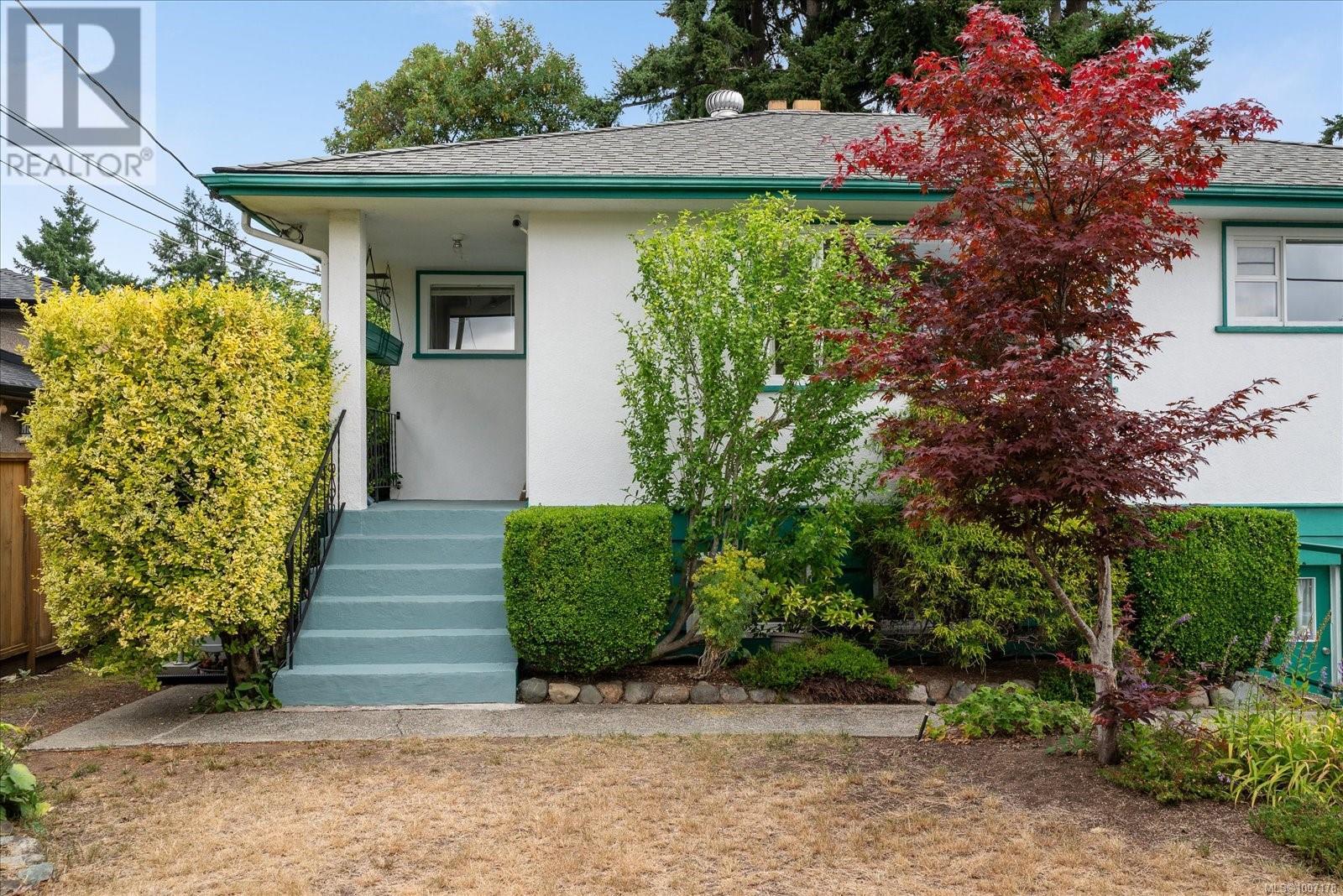 Photo 2 of 880 Hunter St, Nanaimo BC