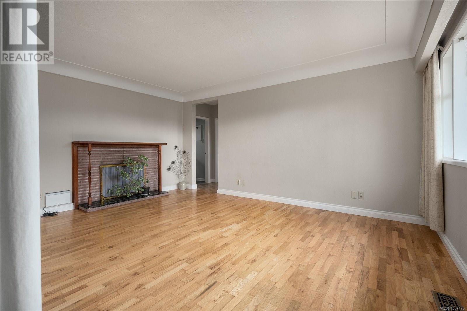 Photo 6 of 880 Hunter St, Nanaimo BC