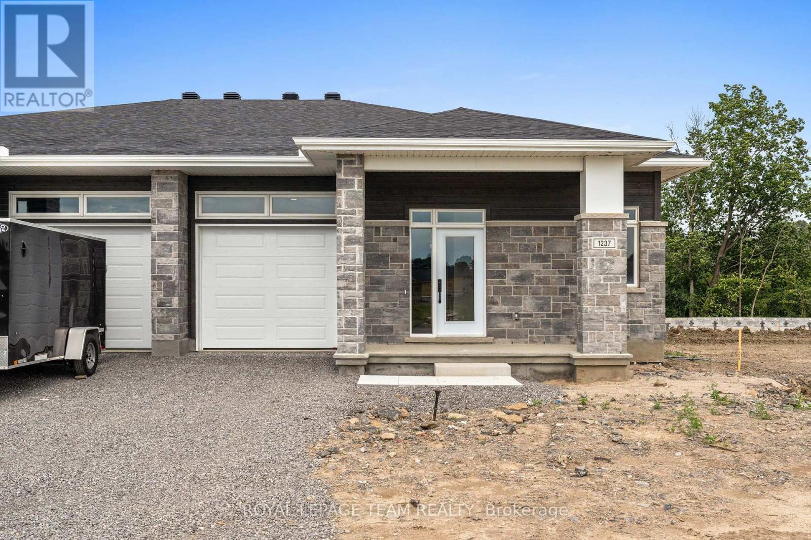 Photo 1 of 1039 Moore Street, Brockville ON