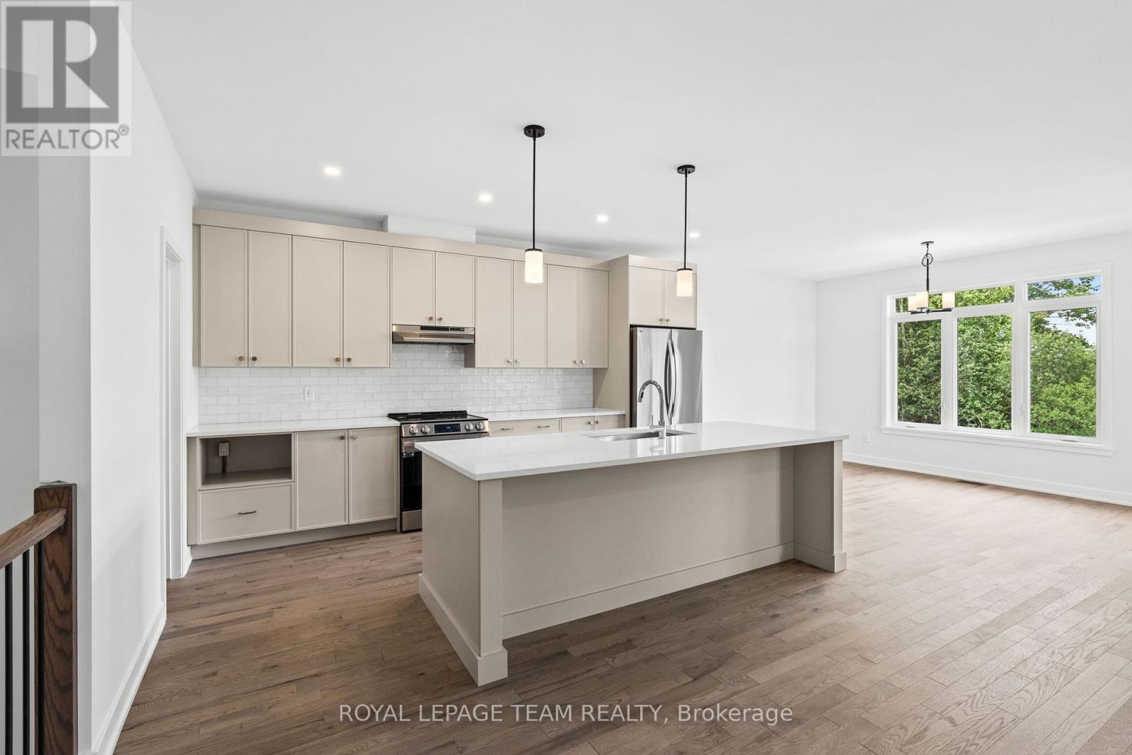 Photo 11 of 1039 Moore Street, Brockville ON