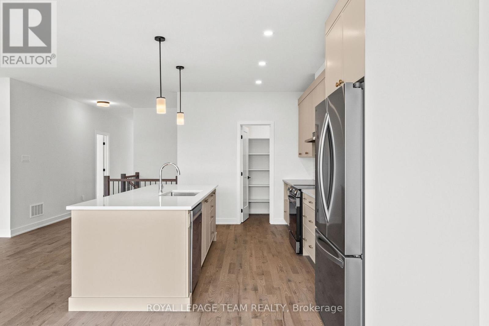 Photo 14 of 1039 Moore Street, Brockville ON