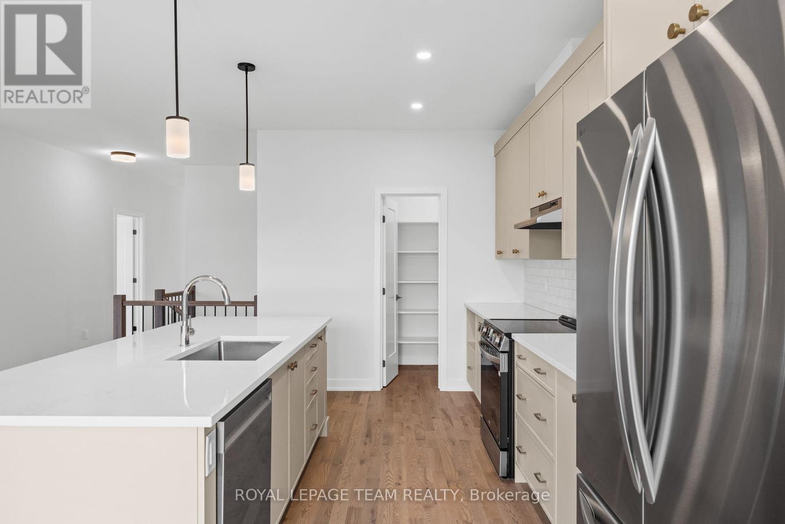 Photo 15 of 1039 Moore Street, Brockville ON