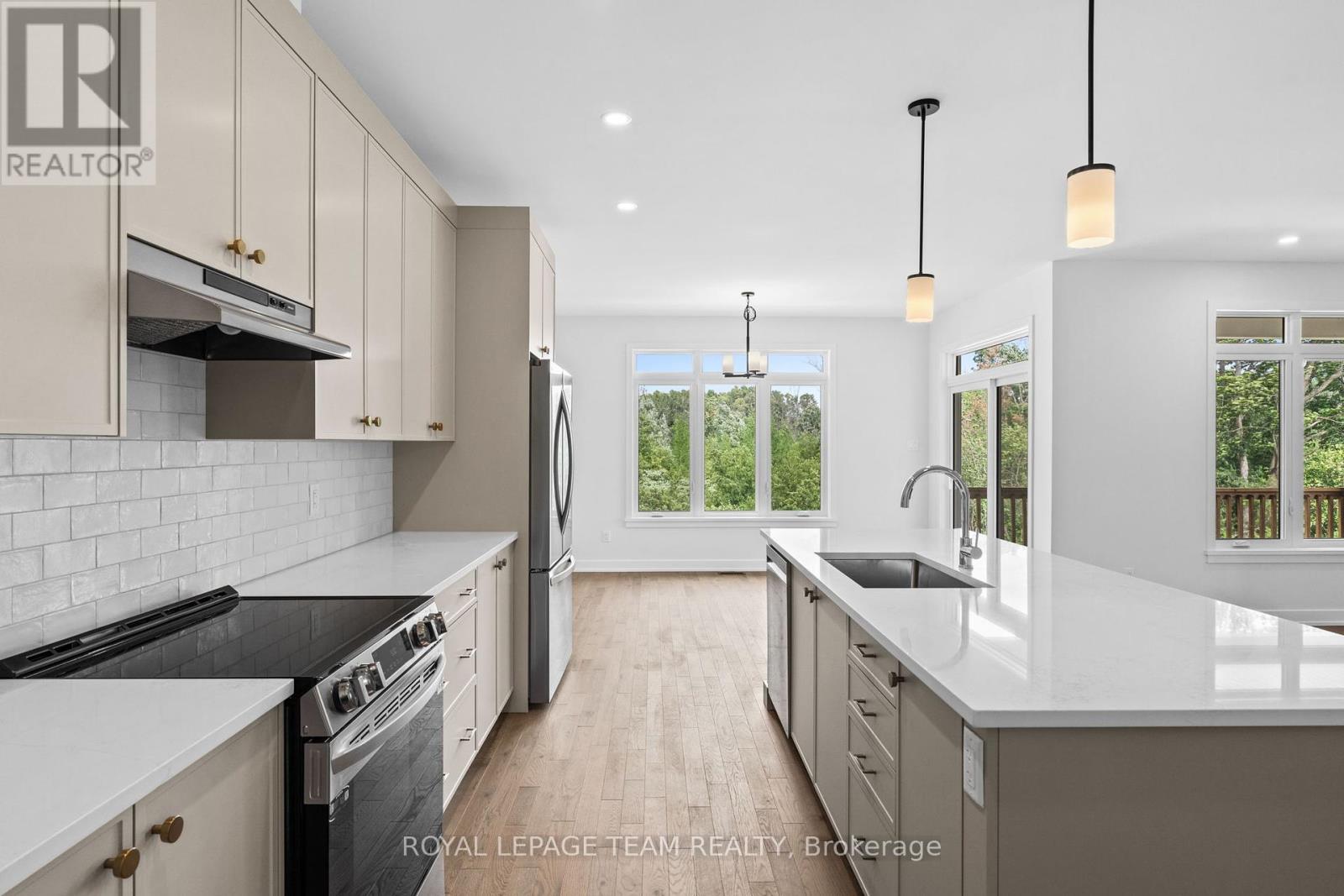 Photo 17 of 1039 Moore Street, Brockville ON