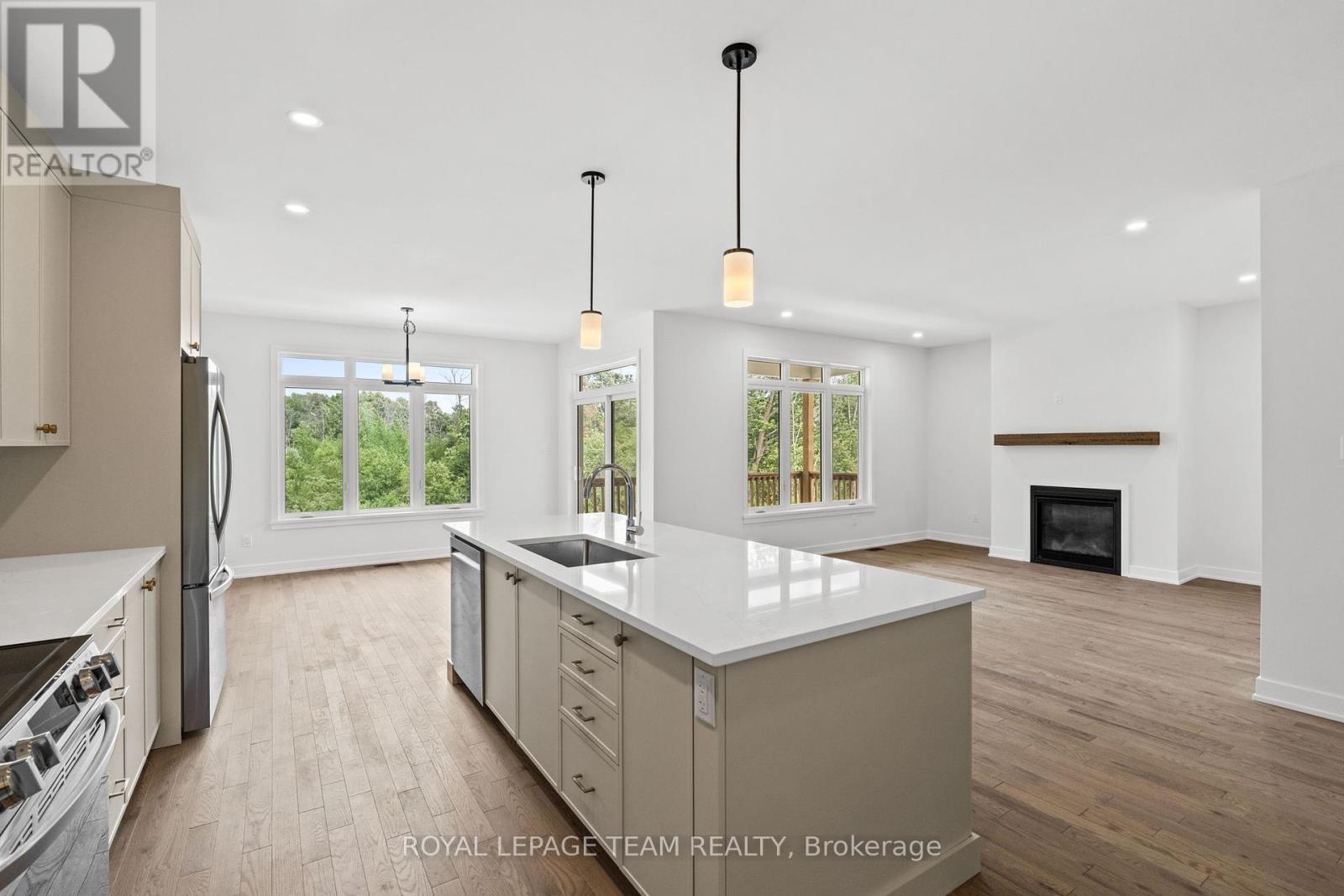 Photo 18 of 1039 Moore Street, Brockville ON