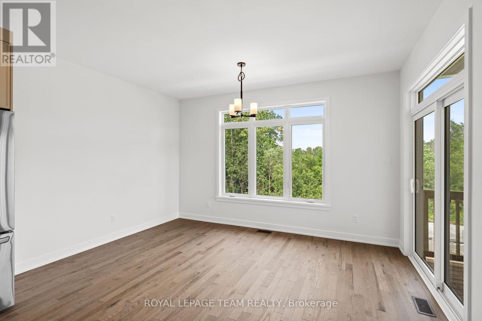 Photo 19 of 1039 Moore Street, Brockville ON