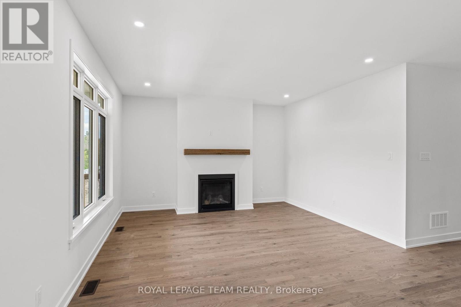 Photo 21 of 1039 Moore Street, Brockville ON