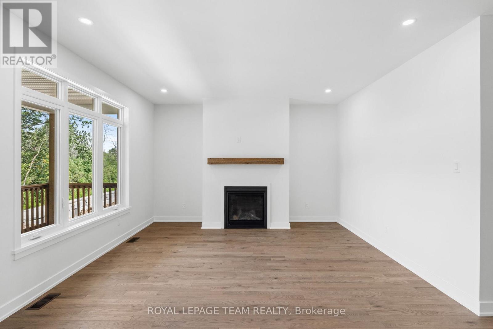 Photo 22 of 1039 Moore Street, Brockville ON