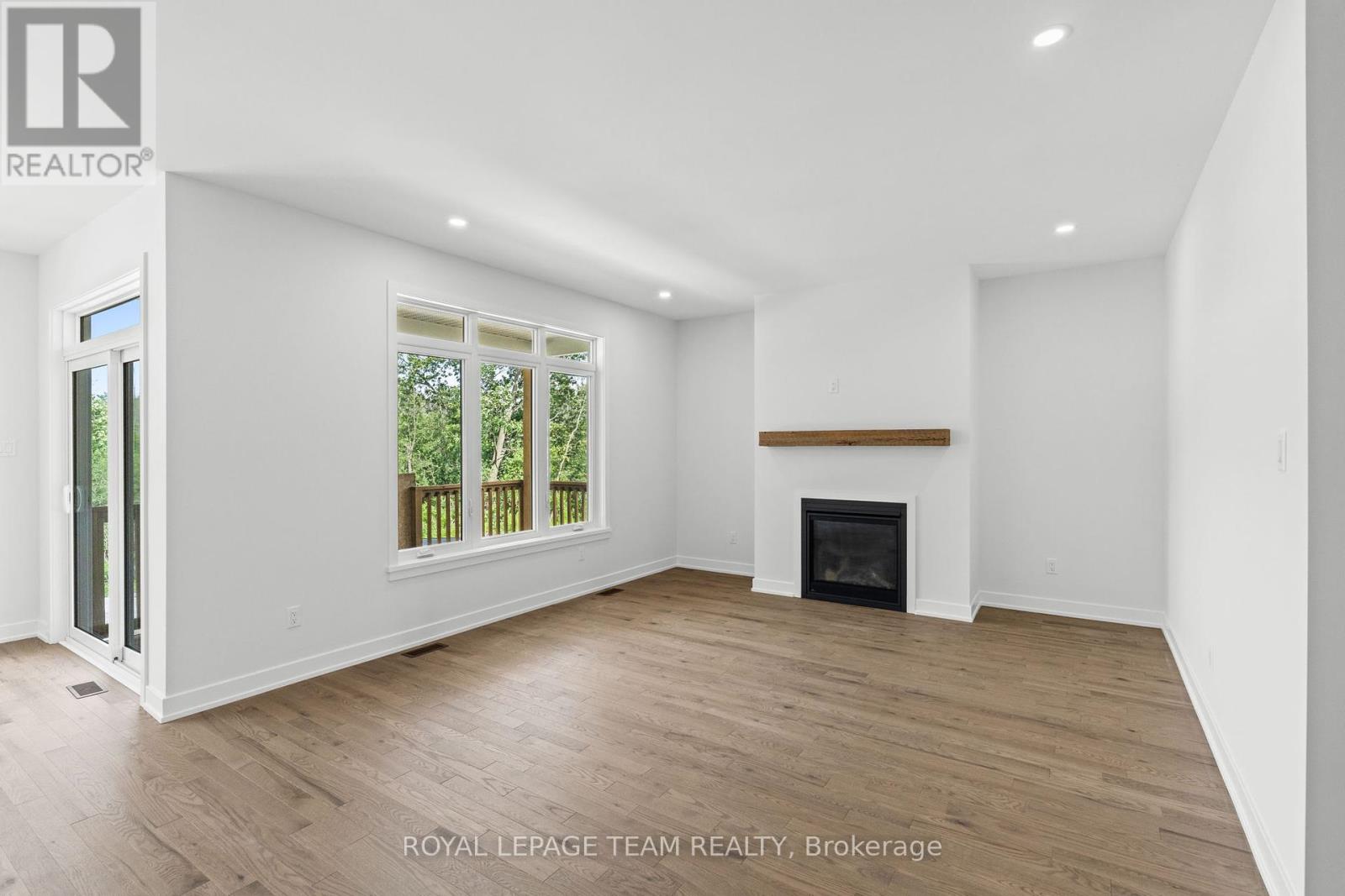 Photo 23 of 1039 Moore Street, Brockville ON