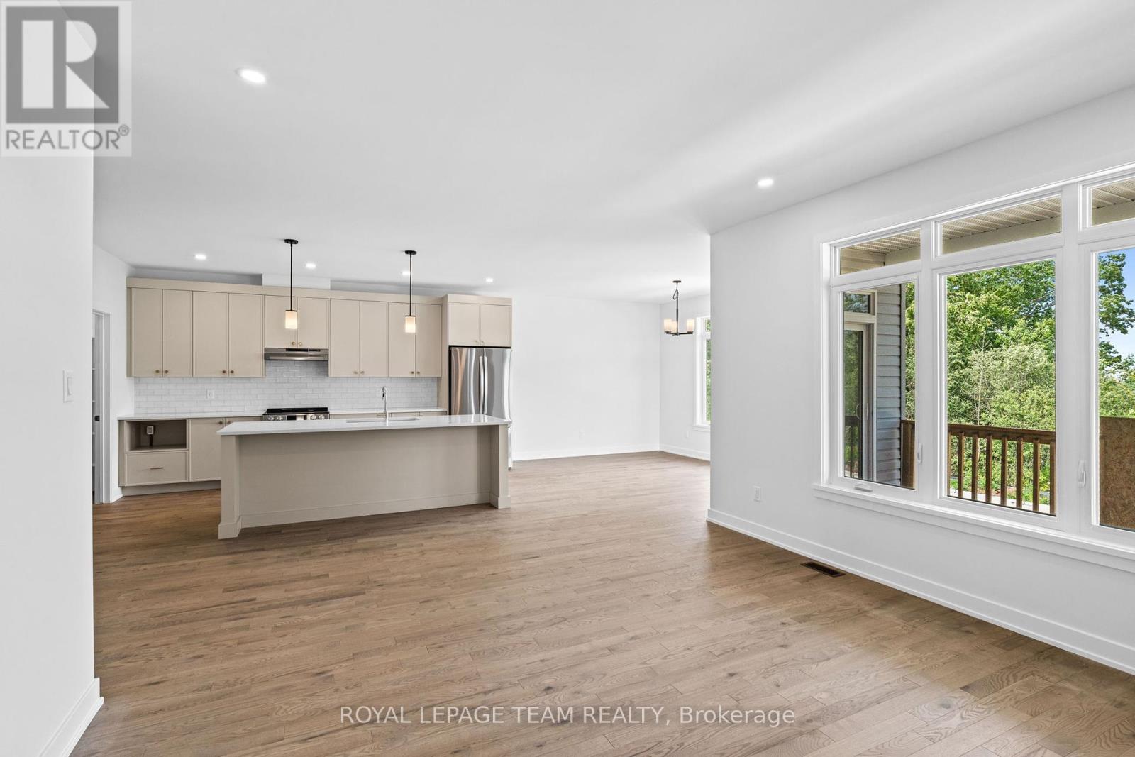 Photo 24 of 1039 Moore Street, Brockville ON