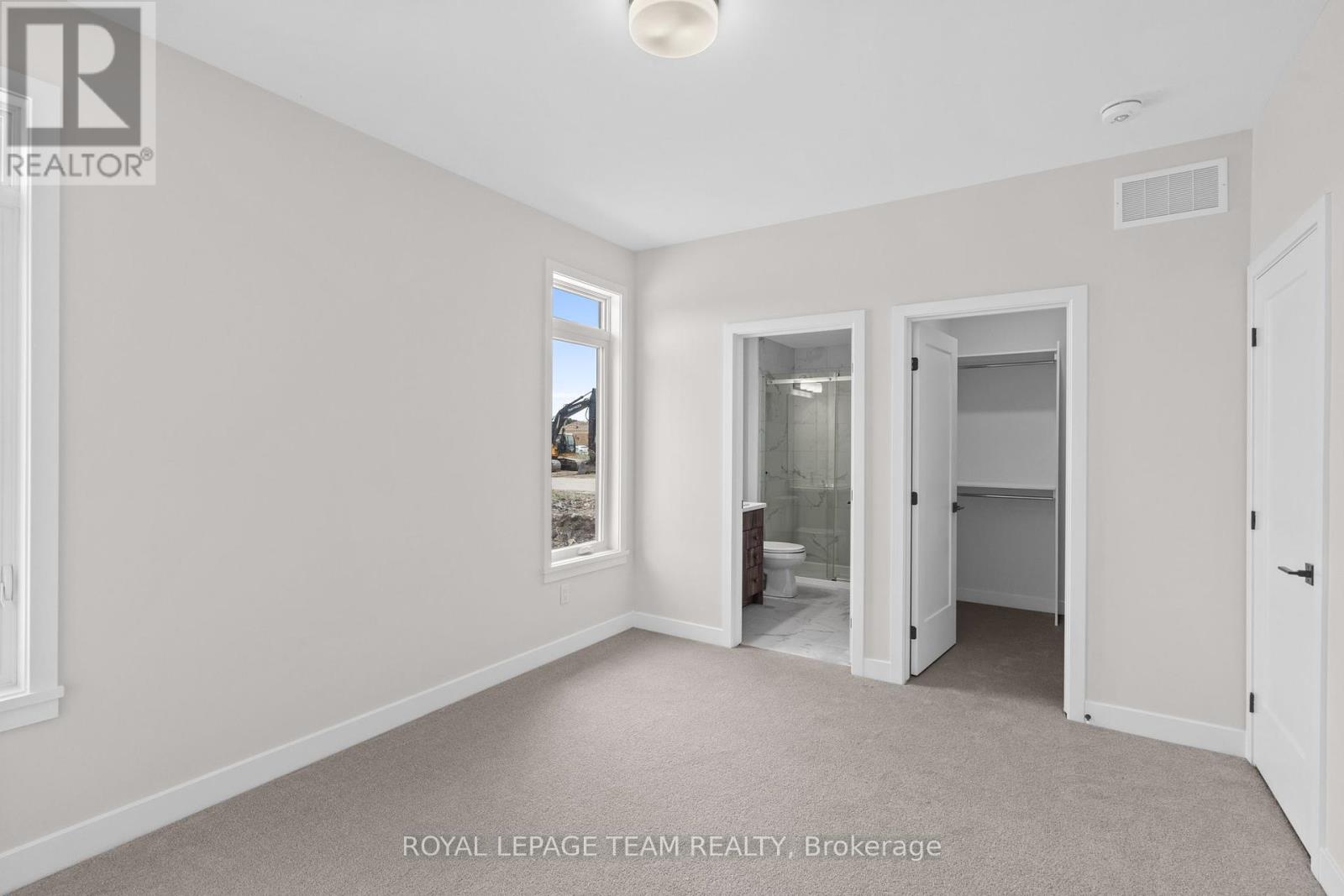 Photo 31 of 1039 Moore Street, Brockville ON